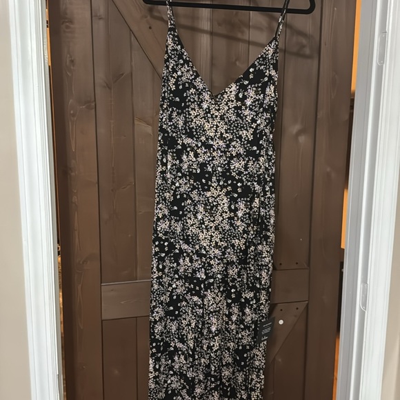 NWT - Lulus Chic Aspect Black Floral Print Backless Wide Leg Jumpsuit - Size L - Picture 3 of 3